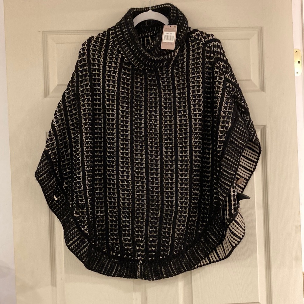 Luxury Italian NWT poncho